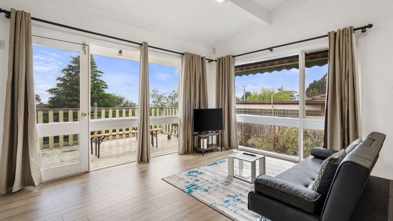 Narrow Neck Hideaway