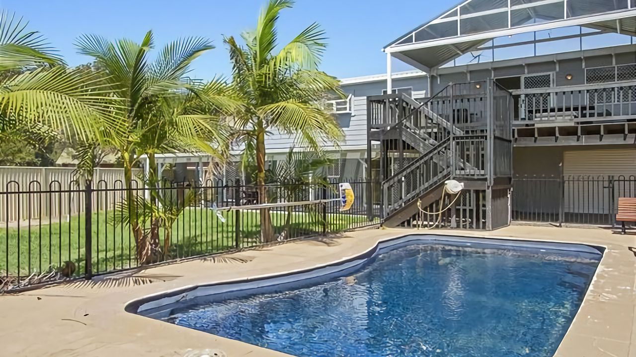 Hibiscus Close Beach Front Living