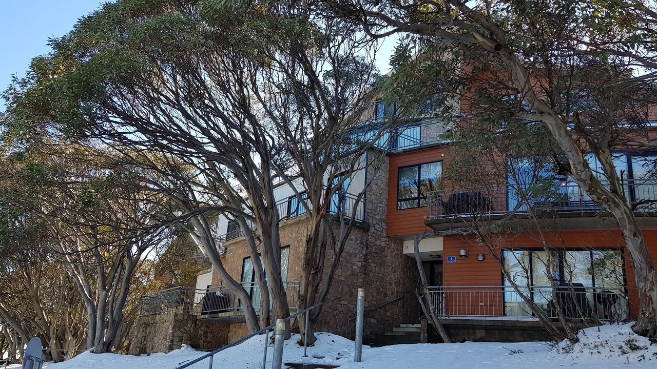 Entrance with Peak 105 on ground level