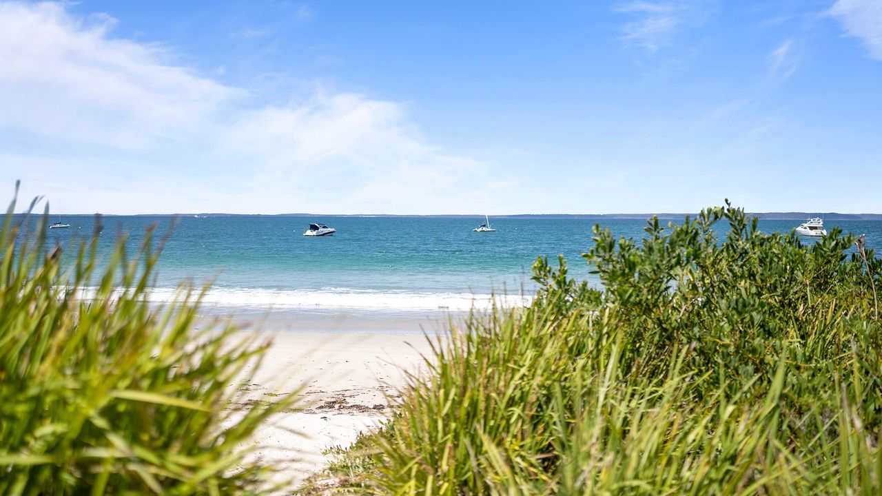 Sabia Beach House Vincentia – Family Fun – Beachfront