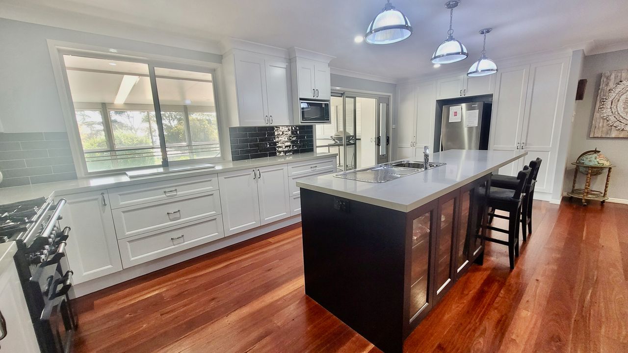 Seachange – Vincentia –  with water views and outdoor entertaining area – FREE WIFI, Pet Friendly