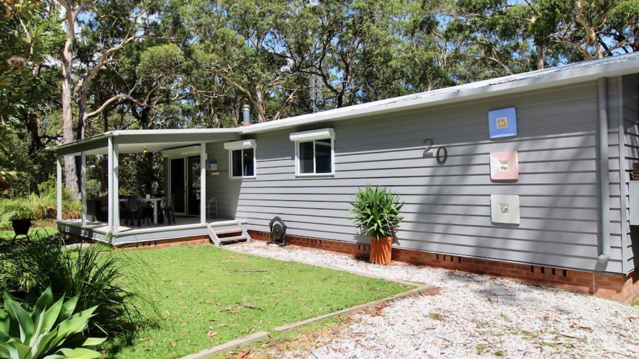 Wrights Beach Bungalow – WALKING DISTANCE TO THE WATER