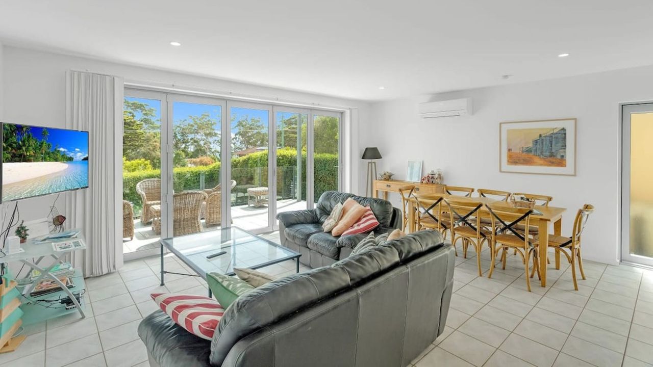 Vincentia Style by Book Jervis Bay – Only 150m to the Beach – Free Wifi & Chrome Cast