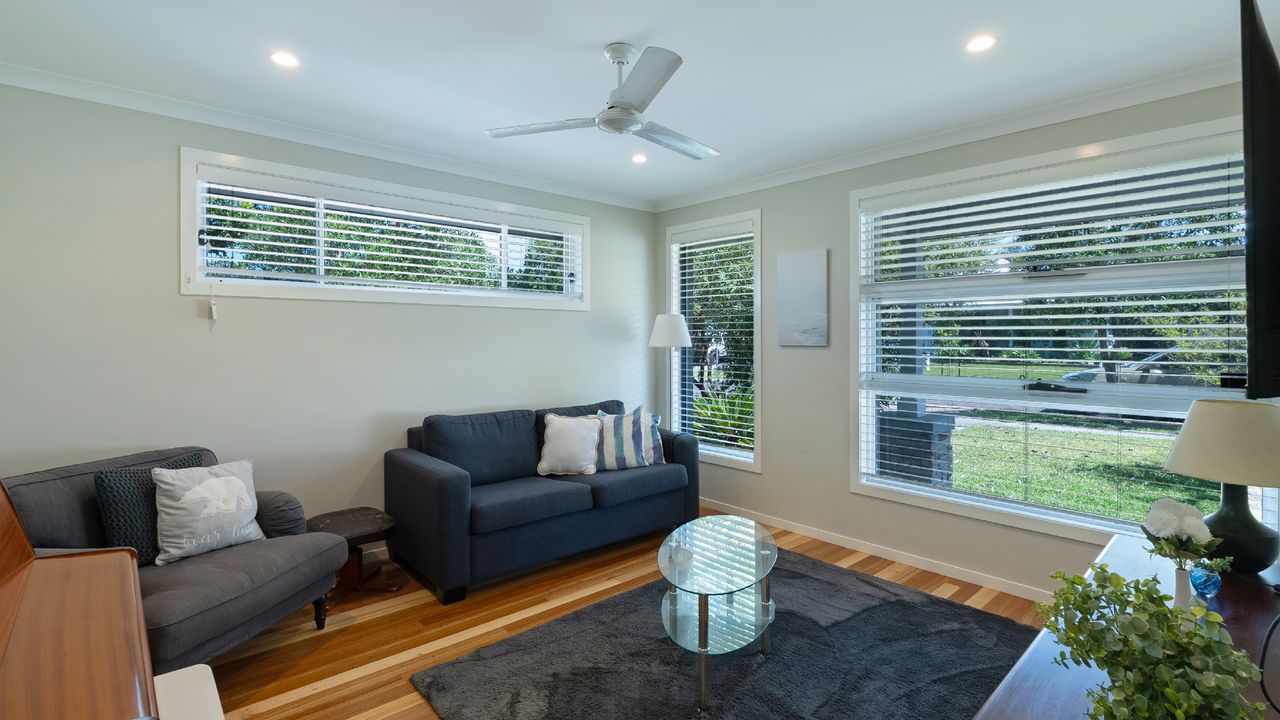 Charis by the Bay – 4 bedrooms – 5 mins to beach