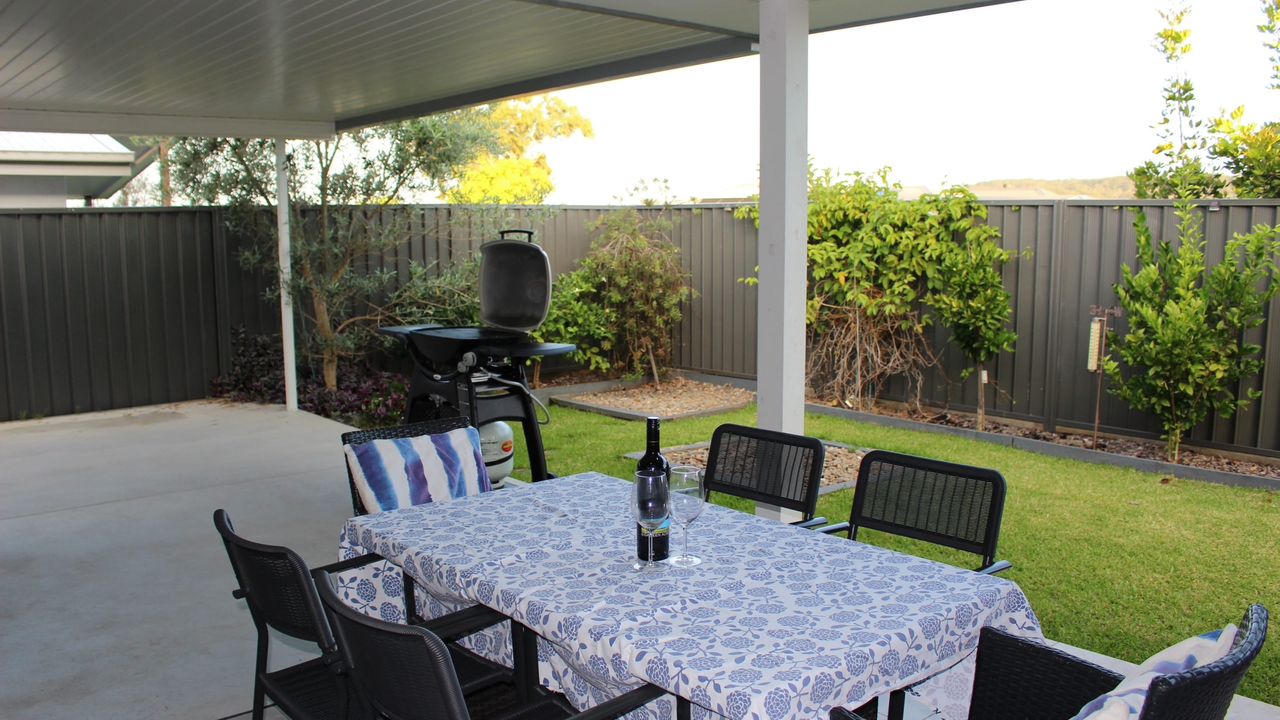 Charis by the Bay – 4 bedrooms – 5 mins to beach