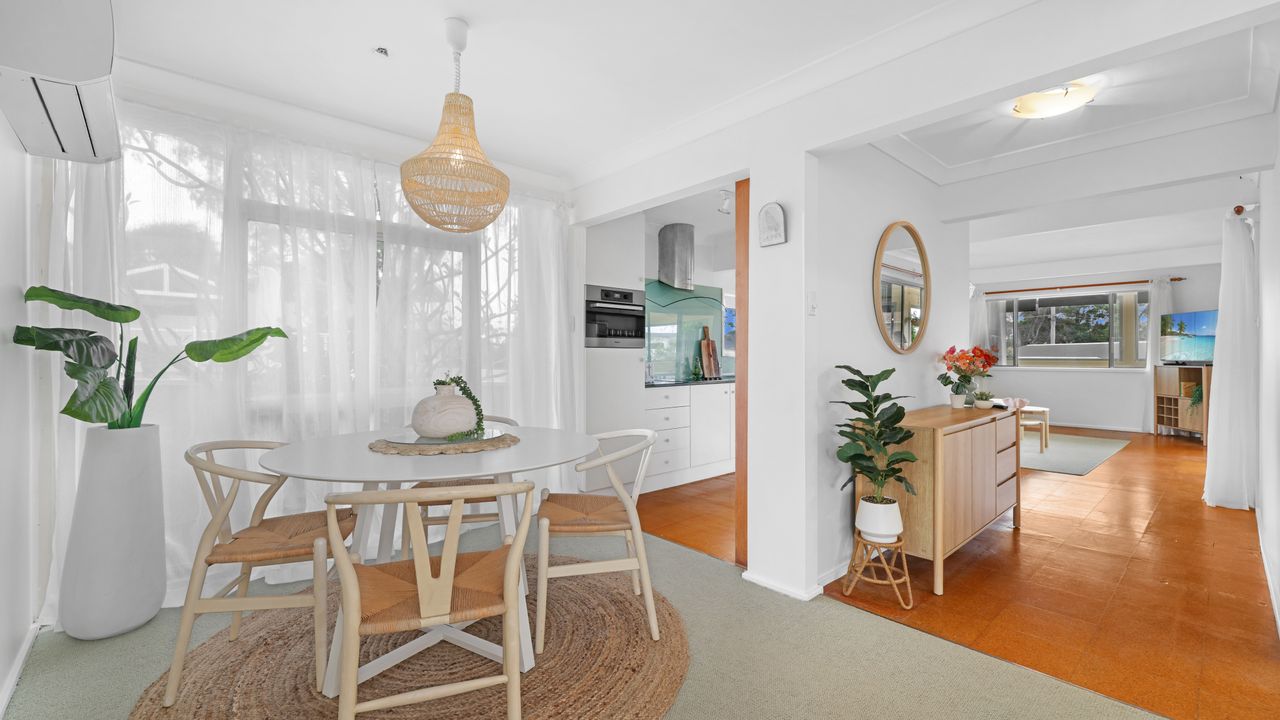 Vincentia Beach Bungalow: Your Coastal Escape