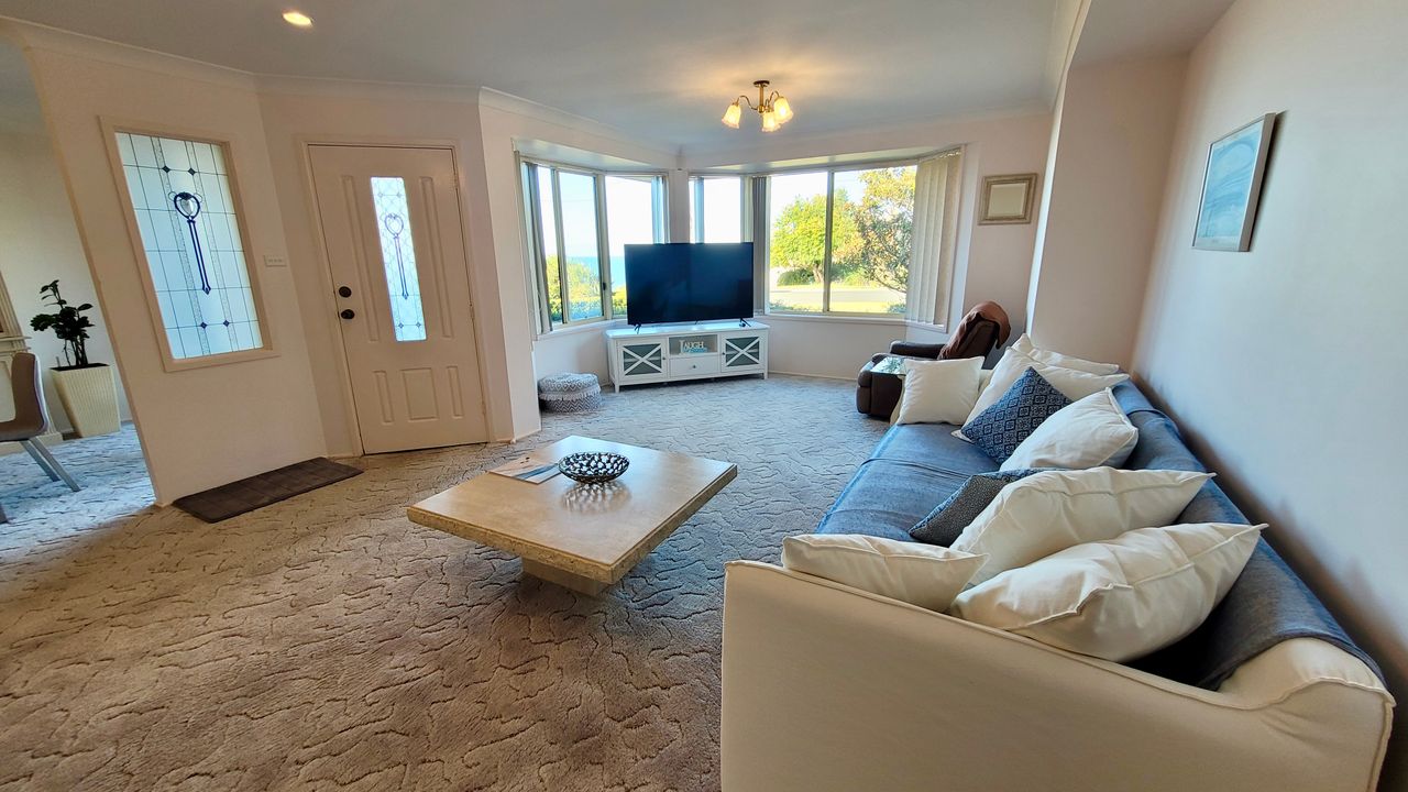 Gregory’s Place – Amazing Family Home In Vincentia