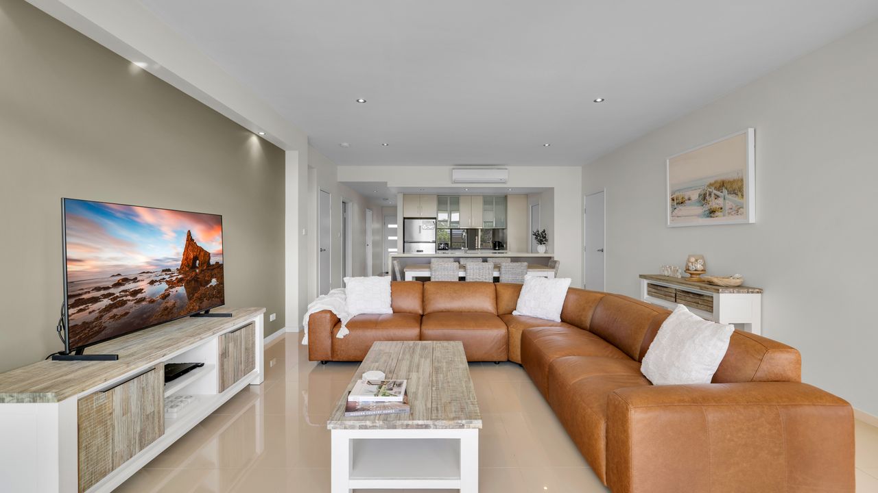 Our Beach House at Husky – Stay for 3 Pay for 2! Relax in Style