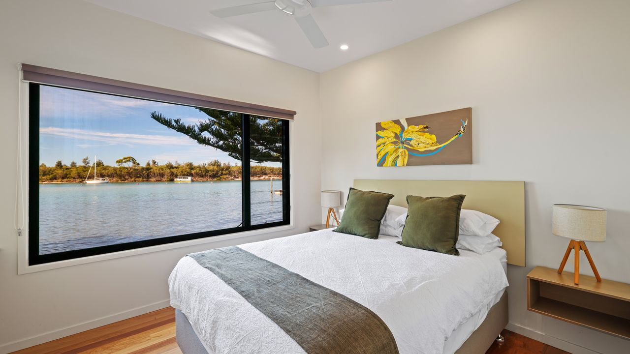 Anglesea Waterfront Bungalow with Spa