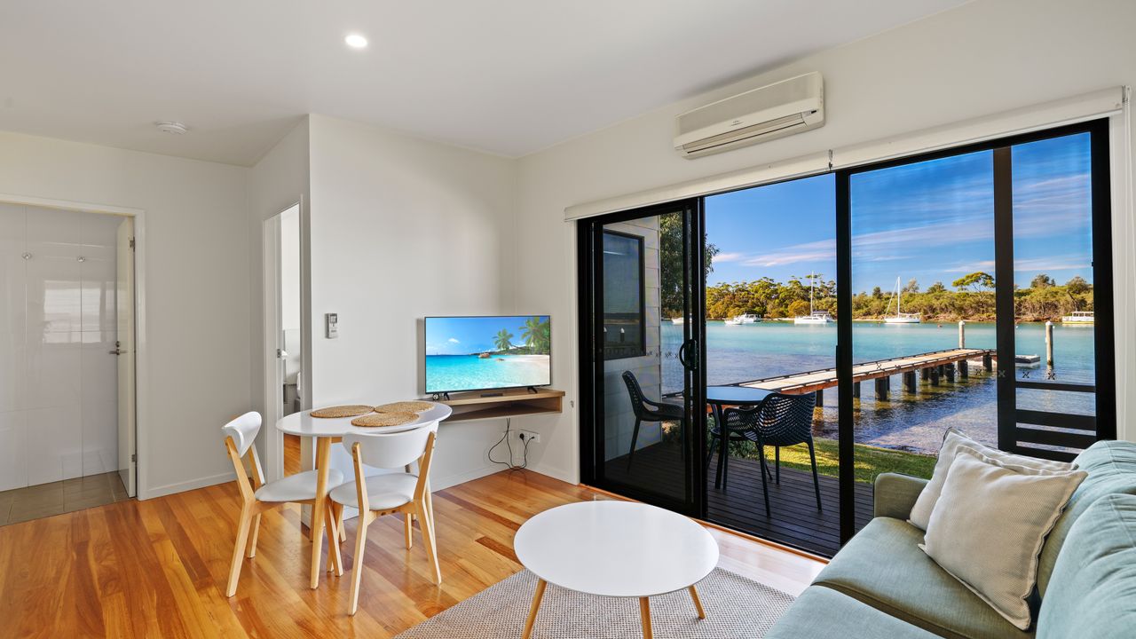 Anglesea Waterfront Bungalow