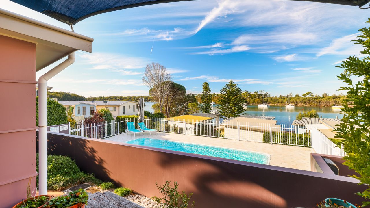 Anglesea Family Bungalow Pool View – 2 Bedroom by Book Jervis Bay