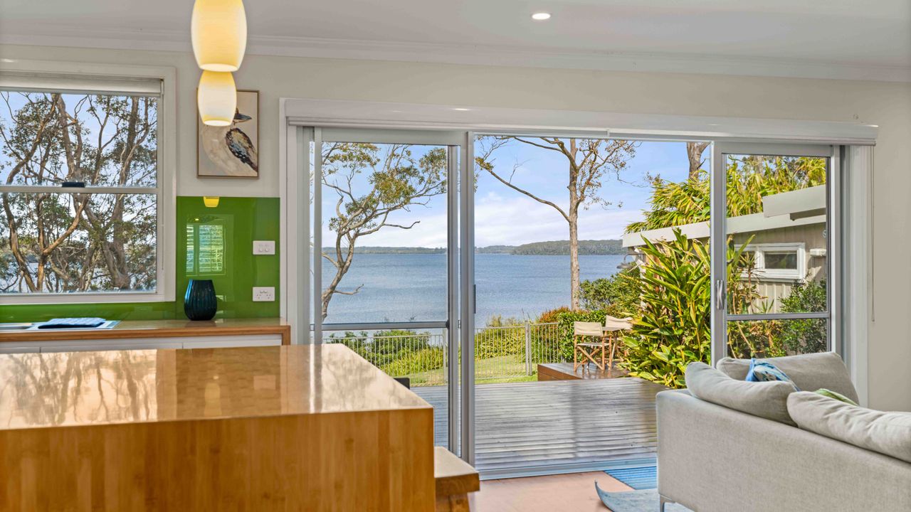 Stargazer Cottage Waterfront Reserve with Private Studio