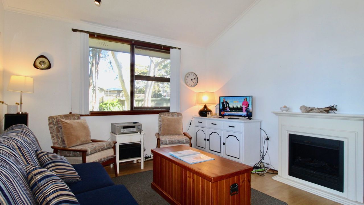 Basin Breeze – Sanctuary point – DIRECT ACCESS TO THE WATER