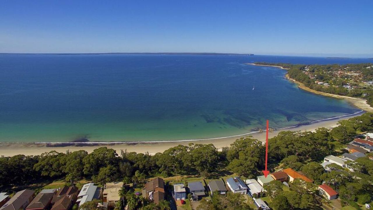 On Collingwood Beach  by Book Jervis Bay – Upstairs Apartment