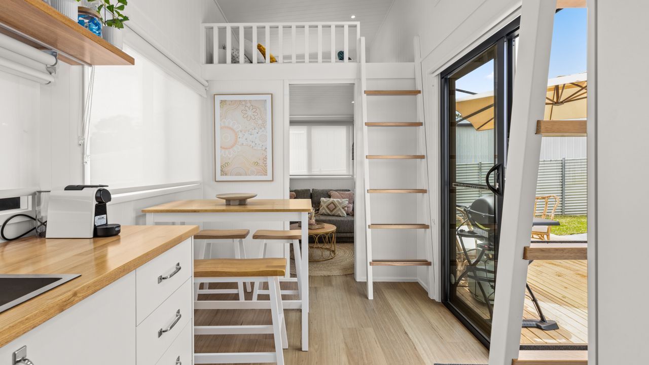 Cur46a – Husky Tiny Home by Experience Jervis Bay