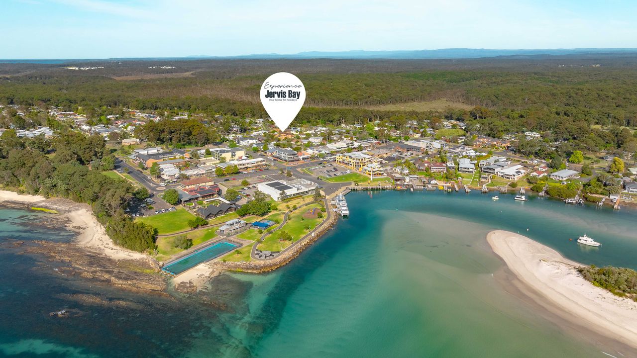 Mor3/14 – The Husky Nest by Experience Jervis Bay