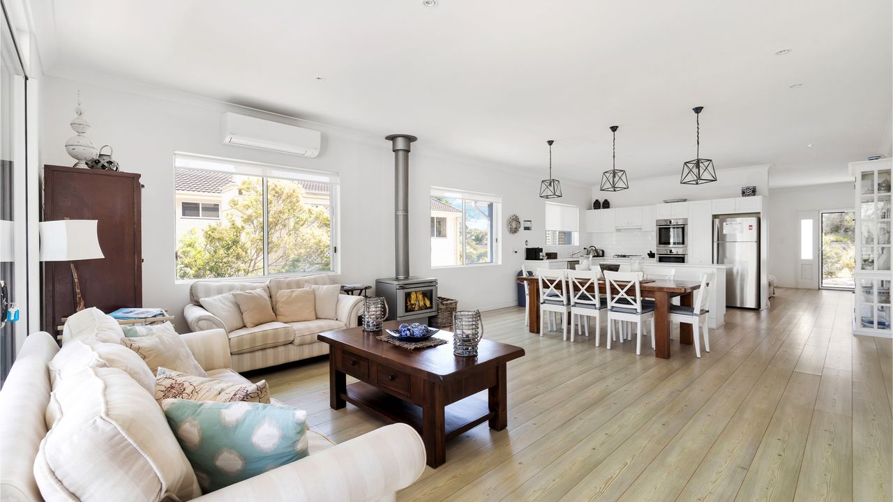 Car11 – Caroline’s Beach House by Experience Jervis Bay