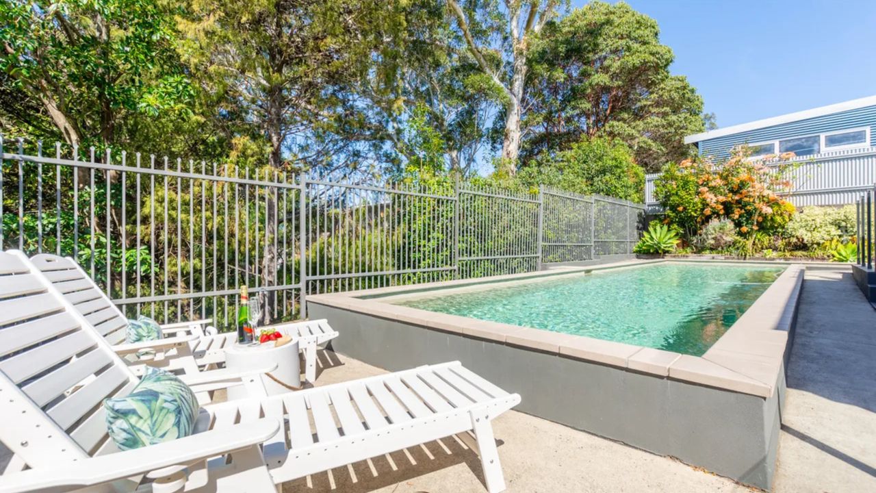 Wal42b – Poolside Oasis by Experience Jervis Bay