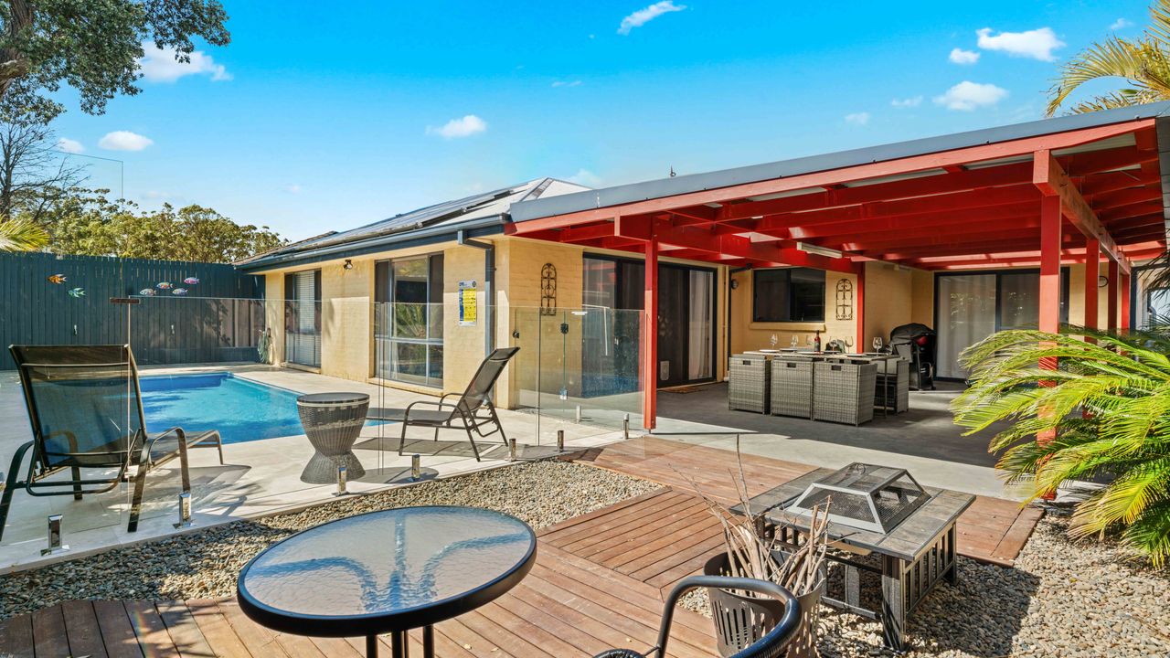 Tur34 – Topsy Turvey by Experience Jervis Bay