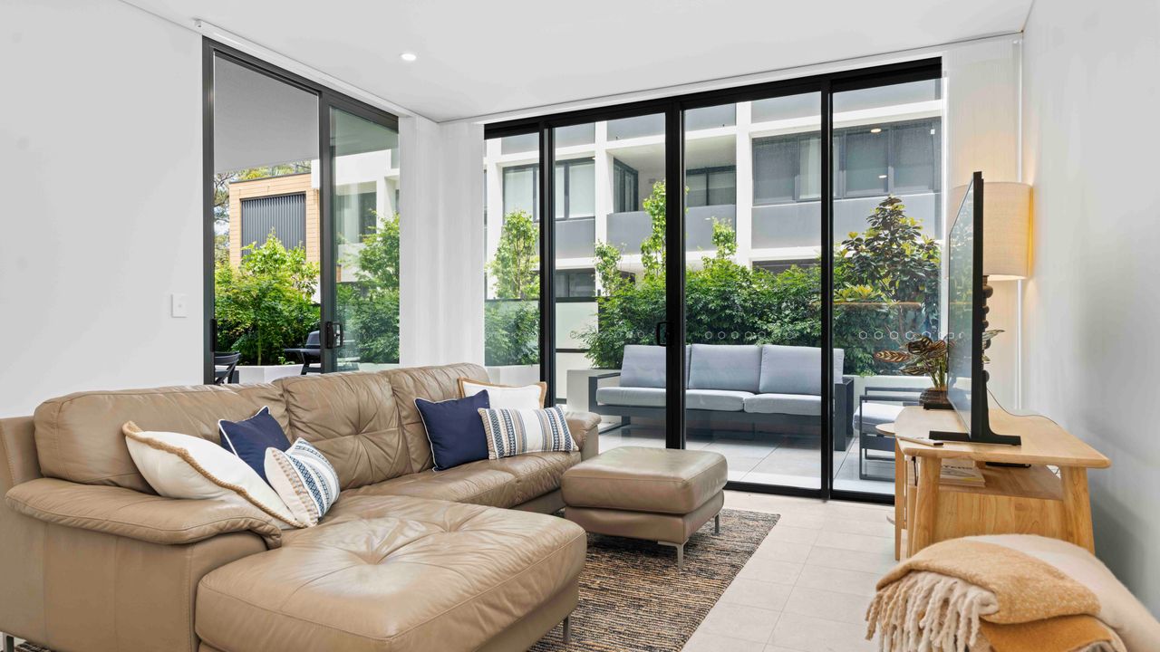 FegAG02/15 FYVE@Allura by Experience Jervis Bay