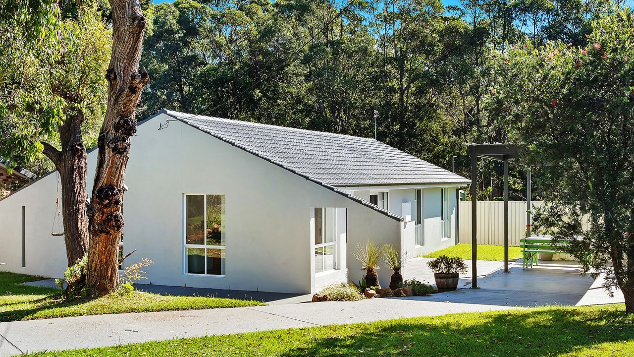 Cur61 – Shellys by Experience Jervis Bay