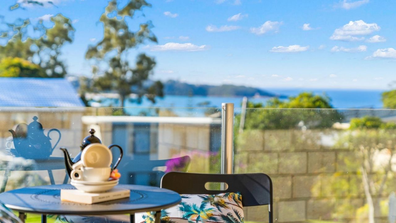Mollymook Looking Glass