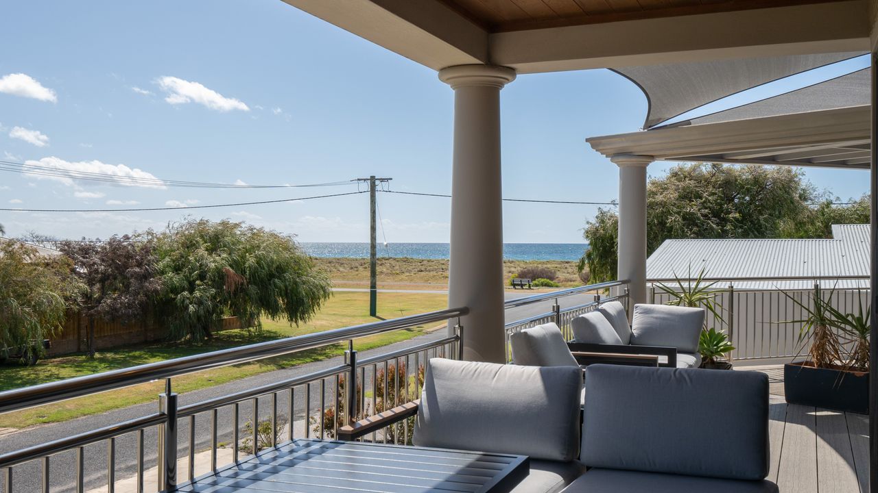 Ocean View Executive Apartment 4