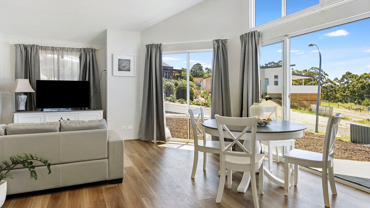 Hill View Cottages – Sail A