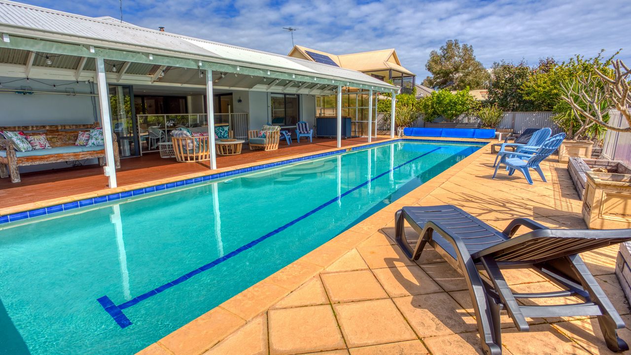 Pool and Putt Paradise