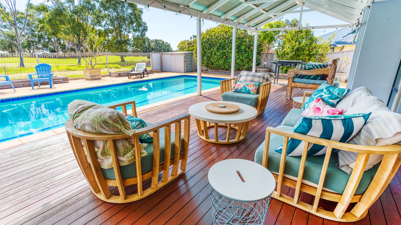 Pool and Putt Paradise