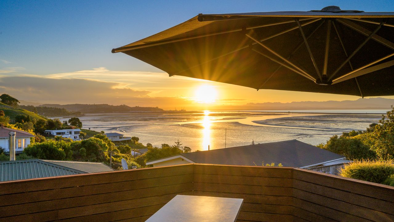 Sea Views and Sunsets in Nelson