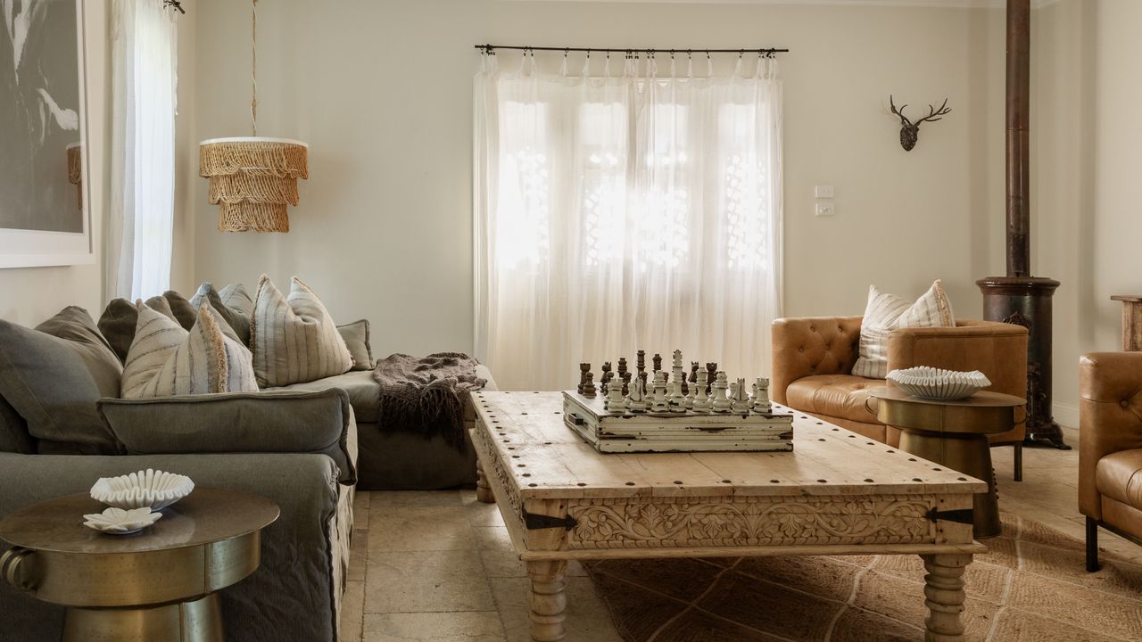 Hinterland House – The Full Estate