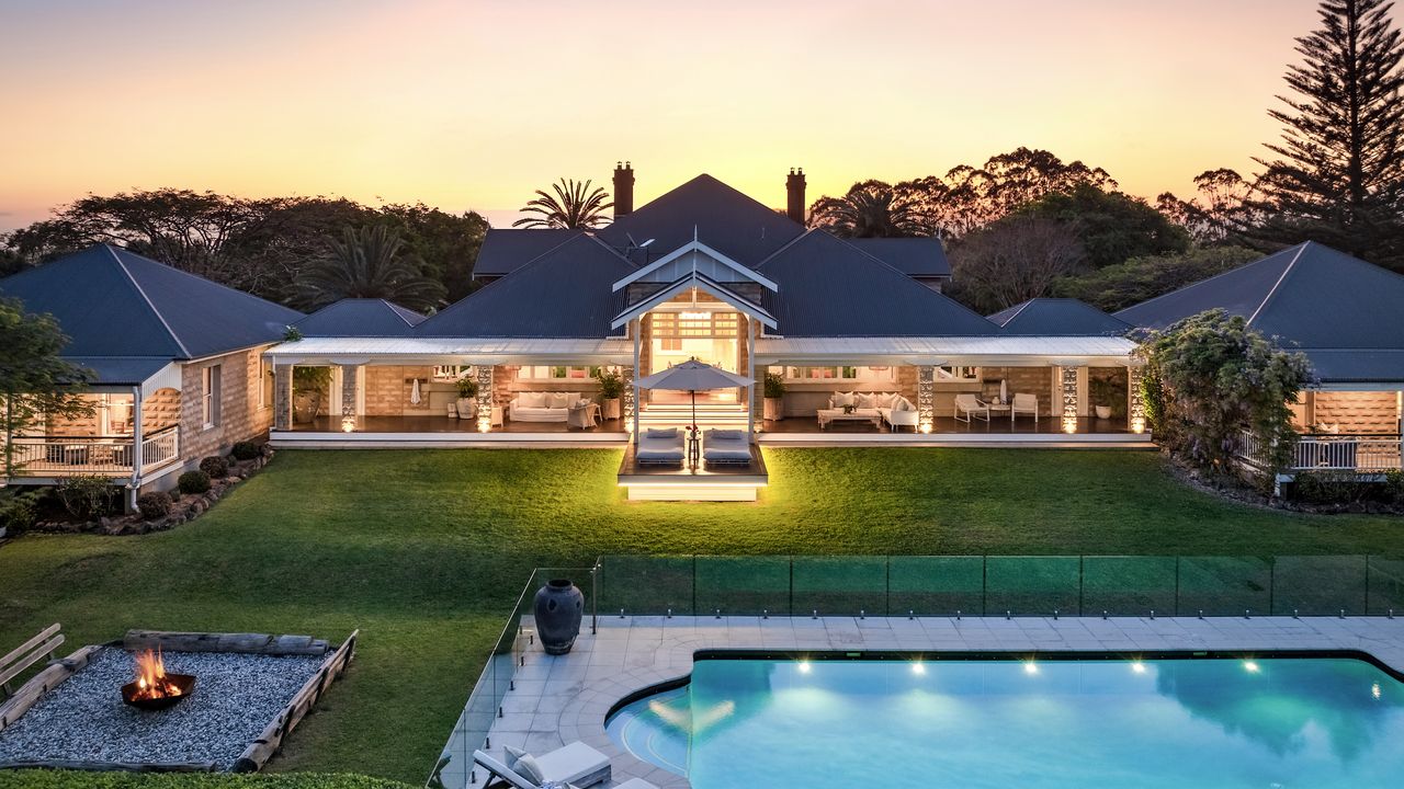 Hinterland House – The Full Estate