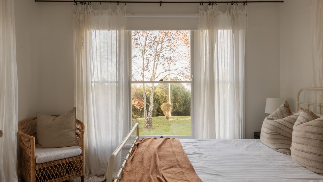 Hinterland House – Lighthouse Cottage