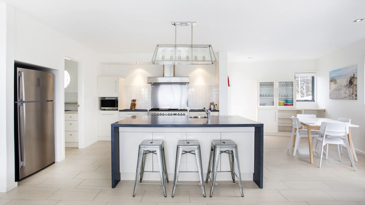 Kitchen / Dining 