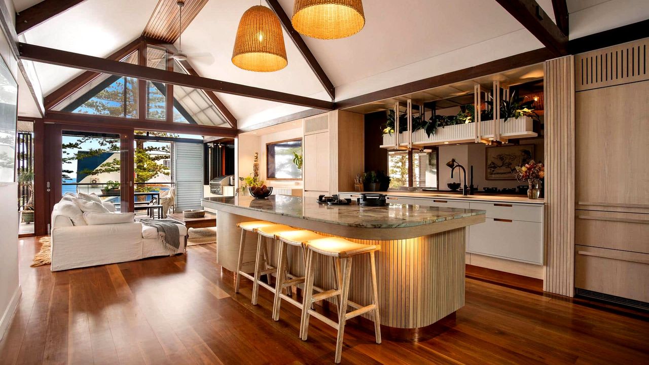 Luxury On The Bay 1