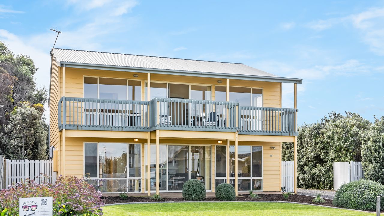 Sunnys Beachhouse – 70 Hargreaves Rd, Middleton