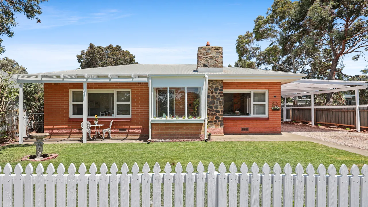 Yesterdaze – 5 North Tce, Port Elliot