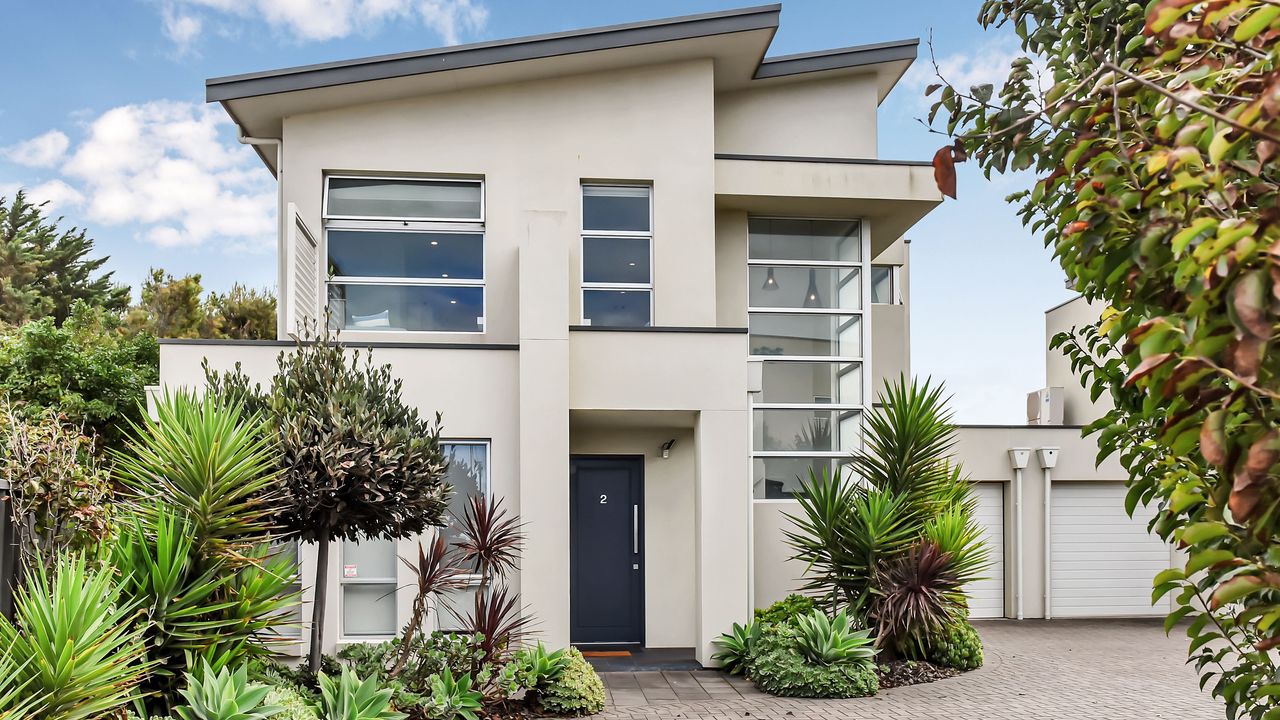 Stunning Sea Views in Excellent Location