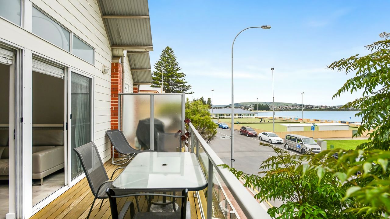 Wonderful Central Location Sea Views