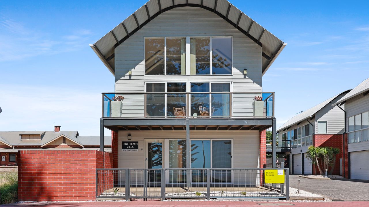 Pine Beach Villa Fabulous Sea Views