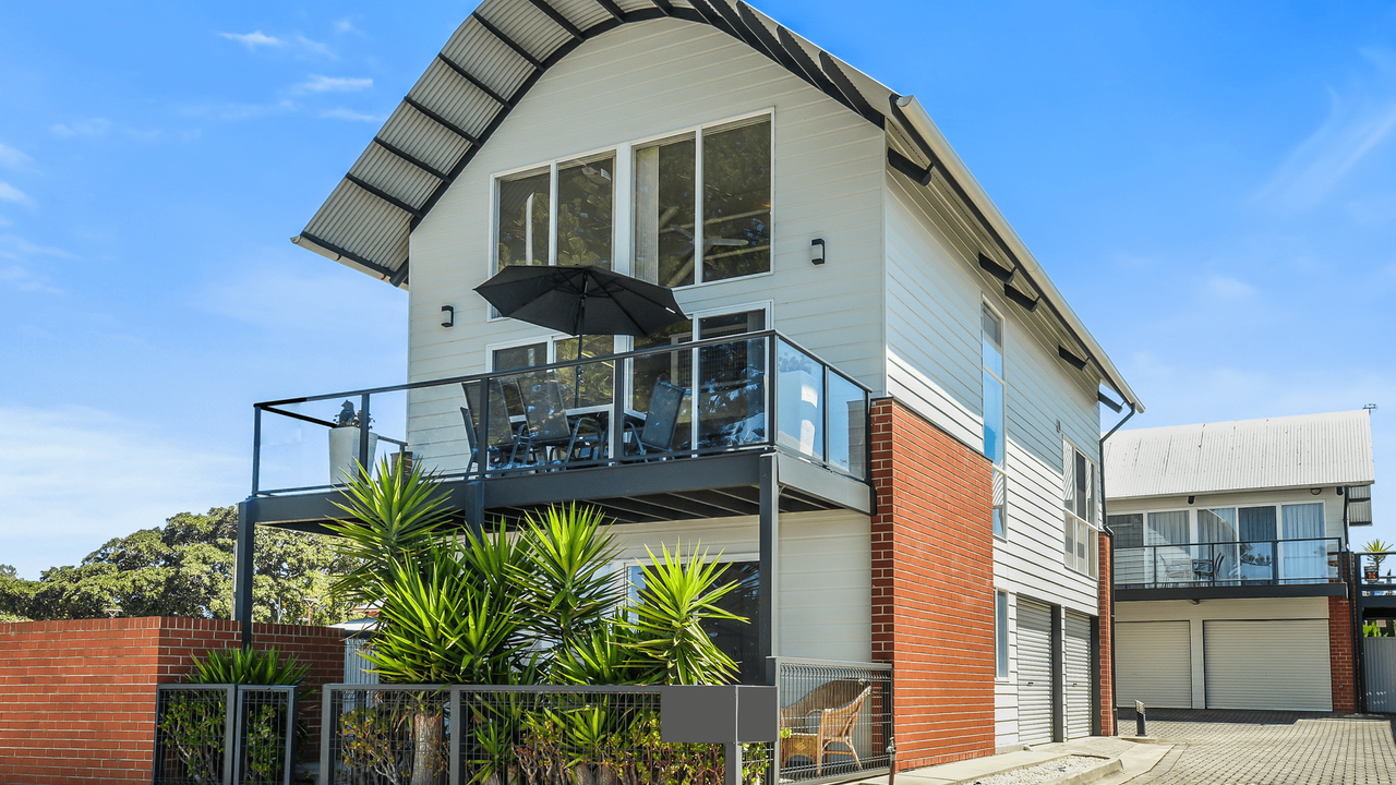 Pine Beach Villa Fabulous Sea Views