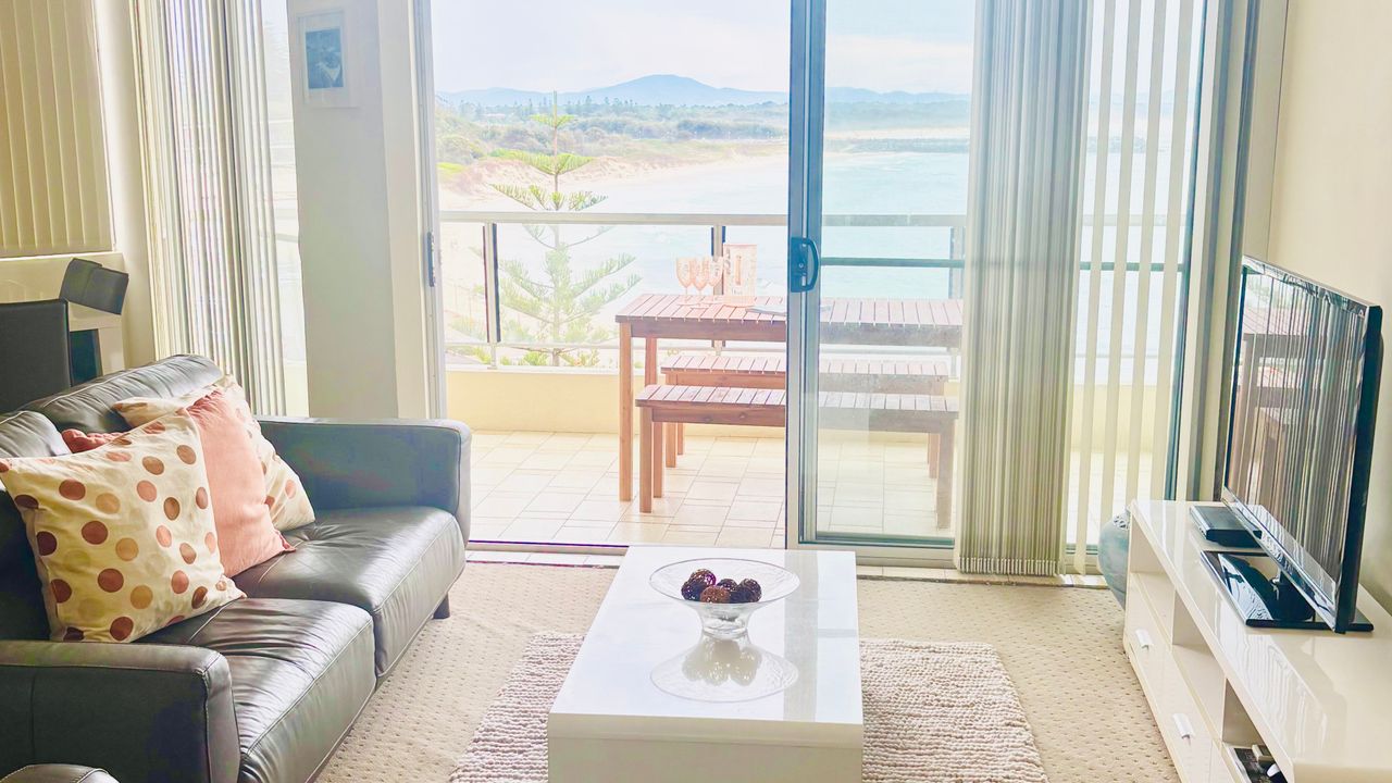 Beachpoint 403 – On The Beach!