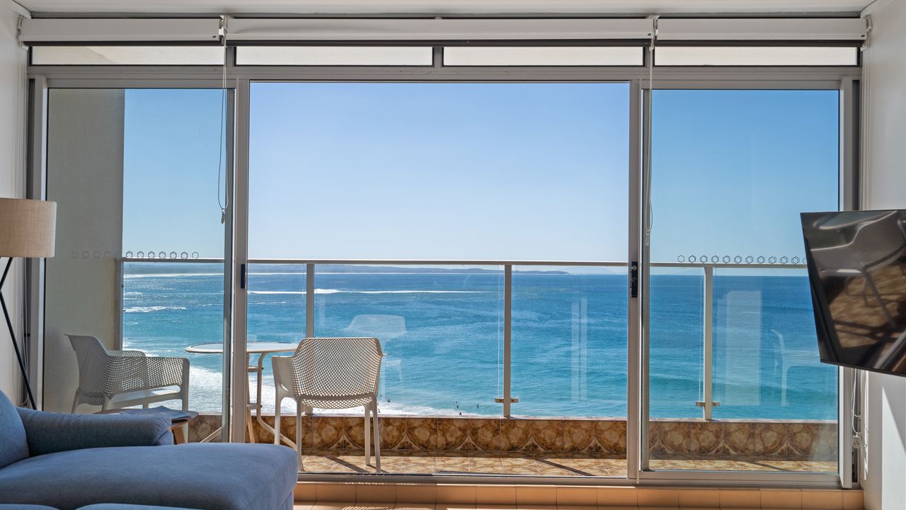 Oceanic 28 – On The Beach!