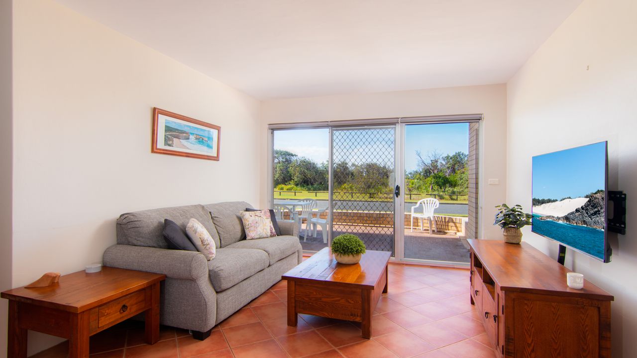 Seaspray 2 – Pebbly Beach