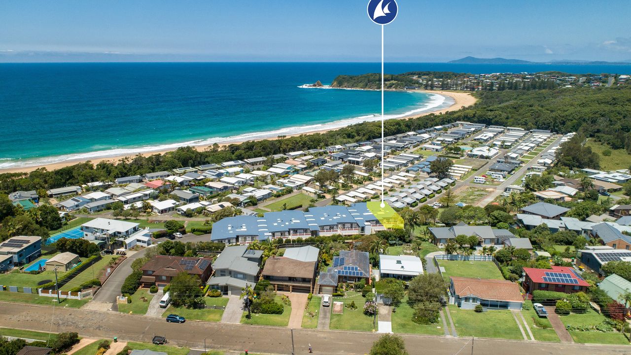 16/21A Red Head Road