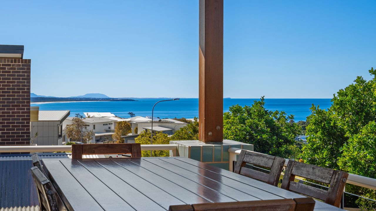 16 Cottesloe Circuit