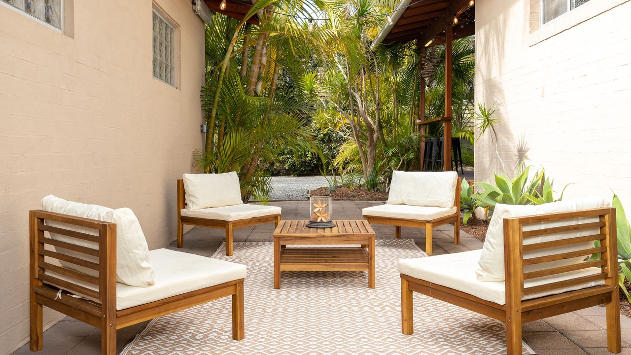 Outdoor Lounge