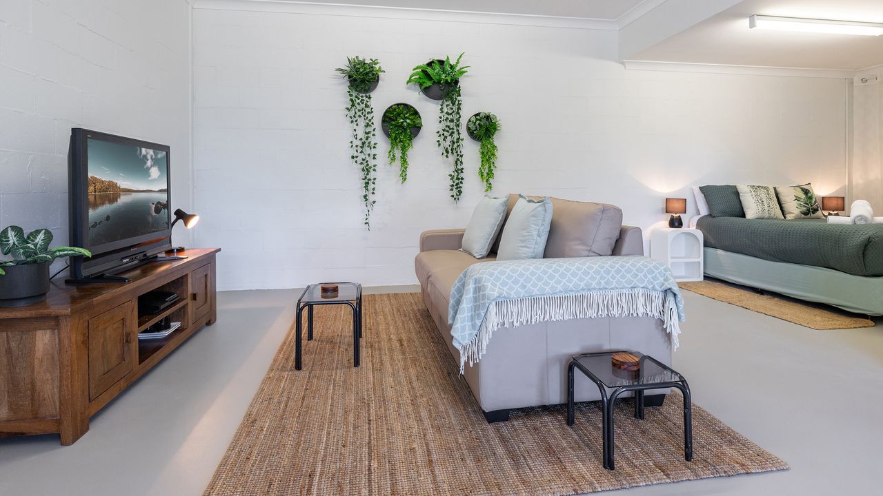 Bright Studio Lounge