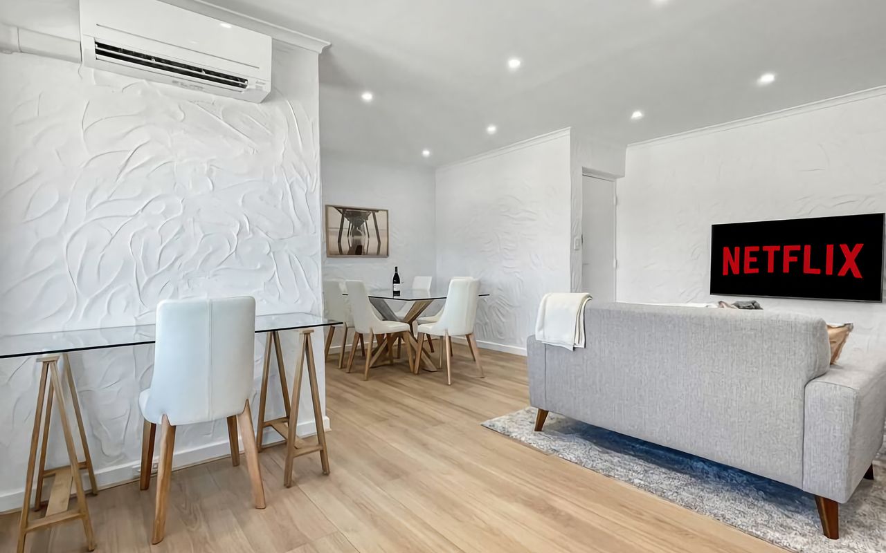 Lounge & Dining Room